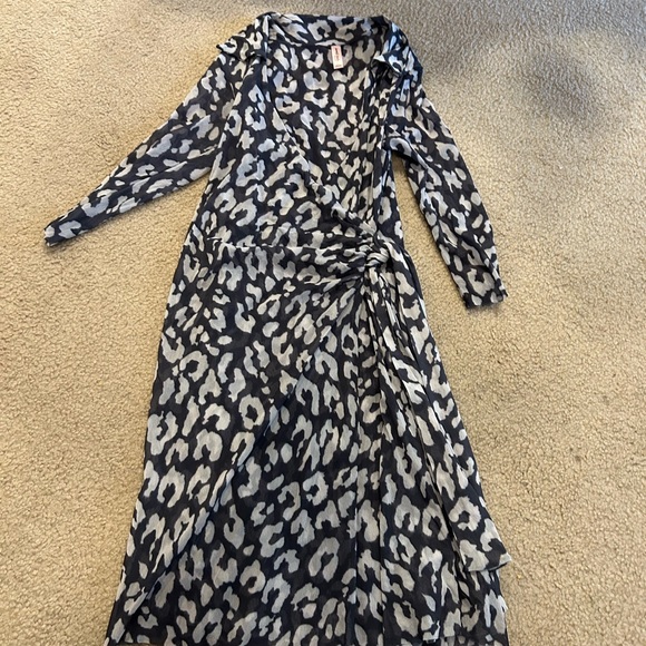 Sweet Pea Dresses & Skirts - Large Sweet Pea Faux Wrap Dress